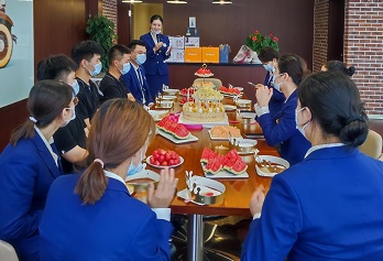 时光流淌，一岁一礼。6月29日，陕西正大福林汽车销售有限公司举办了一场温情满满的“生日会”，为6月寿星送上美好的生日祝福。