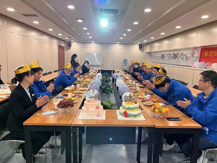 时光隽永，回忆绵长；一岁一礼，一寸欢喜。11月18日，陕西幸福汽车销售有限公司人力资源部组织开展了第四季度员工生日会。