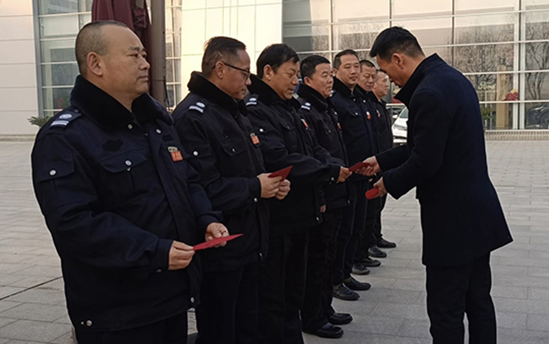 集团领导向节日期间坚守在一线的员工送去了新春祝福与节日问候