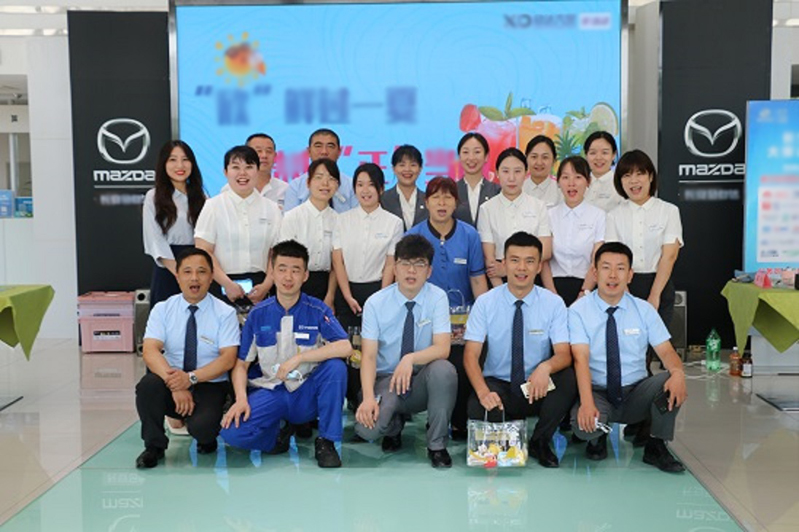 夏天的快乐记忆，总是和消暑冰饮有关。6月21日，陕西欣达汽车贸易有限公司、陕西中联正德汽车销售有限公司共同组织开展了以“‘欣’鲜过一夏，酷爽‘正’当时”为主题的员工活动。