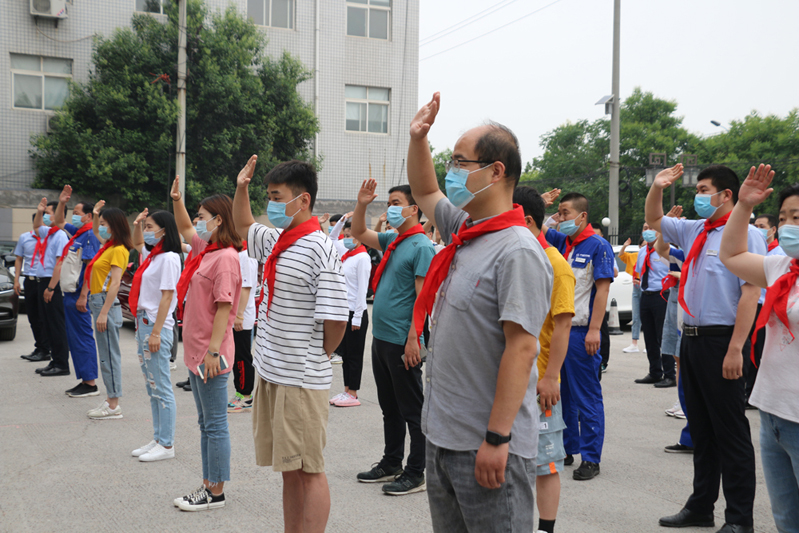 为营造积极向上、协作共赢的良好工作氛围，进一步增强团队凝聚力和向心力，5月20日，陕西欣达汽车贸易有限公司组织开展了以“你好，儿时的我”为主题追忆童年的趣味运动会。