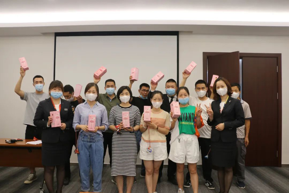 为进一步增强团队凝聚力和向心力，营造真诚、合作、和谐的人际环境，6月11日，陕西正大福林汽车销售有限公司组织开展了以“浓情端午·乐趣‘粽’横”为主题的文化活动。销售、售后、职能三大板块共41名员工参加活动。