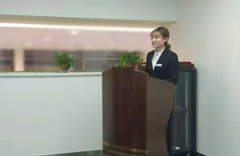 提及95后，常会被贴上个性、张扬、自由等标签，但今天的主人公——陕西幸福汽车销售有限公司销售顾问蔺佳瑶却与众不同。初见佳瑶，觉得她虽然面容青涩，但内心似乎蕴藏着一股坚韧的力量，事实证明也是如此。让我们走近这位97年小姑娘，看她如何从一名实习销售顾问茁壮成长为一名优秀的“销冠”吧！