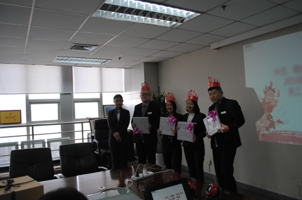   3月12日，中正会展、联盛传媒、世纪之兴在中正会展会议室联合举办了主题为“特别的爱给特别的你”的员工生日会，此次生日会专门为第一季度过生日的员工举办，董事长助理李颖娟也专程来到生日会现场为寿星们送上生日祝福。